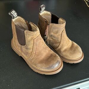 UGG Chelsea toddler size 9 boys zip up boots